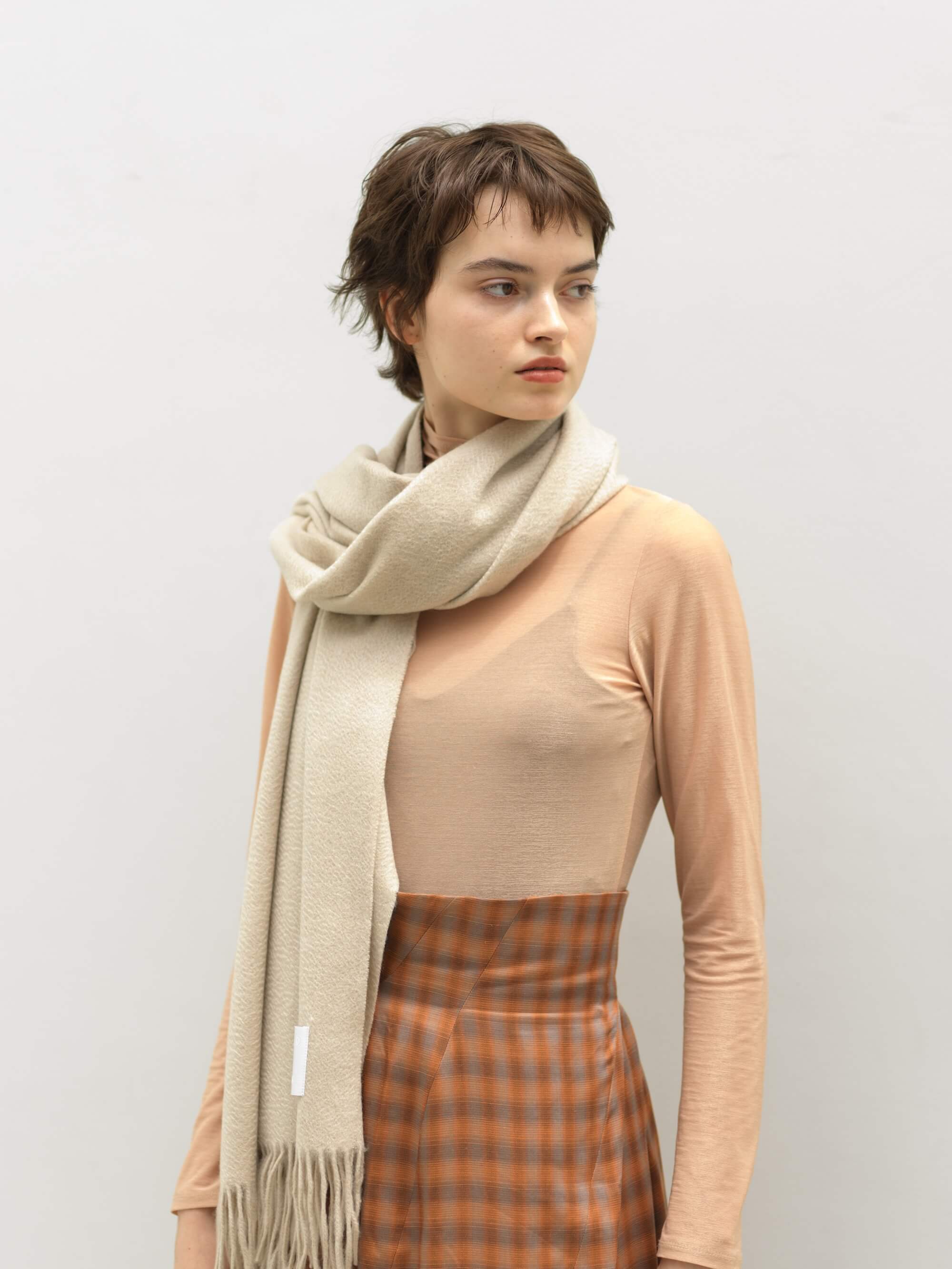 Cashmere stole ecru | EDWARD BROWN official online store